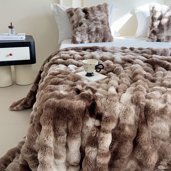 A Synthetic Rabbit Fur Blanket, Featuring Tie Dye Colors And Soft, Warm Bubble Fleece, Suitable For Bedrooms, Guest Rooms, Living Rooms, Student Dorms, Car Sofas, And Travel. This Versatile Blanket Is Perfect For All Seasons.