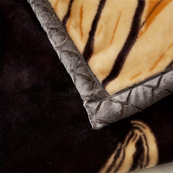 A Single Piece, Double Layered, Thickened High Quality Raschel Blanket Made Of Snowflake Plush, Providing Warmth And Comfort. Suitable For Various Settings Like Sofas, Beds, Offices, And Travel. It Makes A Great Gift For Holidays, Year, Valentine'S Da