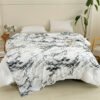 Marble Pattern Flannel Blanket | Contemporary Style, Polyester, Machine Washable, Suitable For All Seasons, Ideal For Bedroom And Living Room Decor